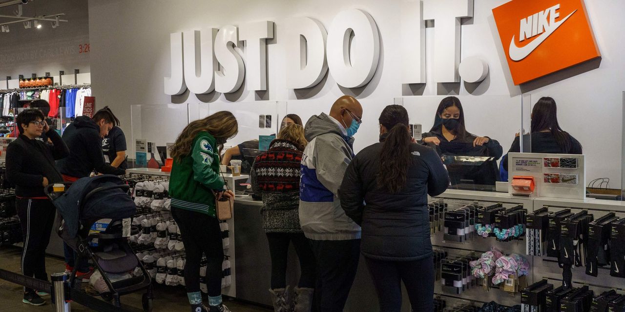 Aperçu des bénéfices de Nike : pourquoi les analystes réduisent les prévisions de bénéfices 2 Aperçu des bénéfices de Nike : pourquoi les analystes réduisent les prévisions de bénéfices - 1
