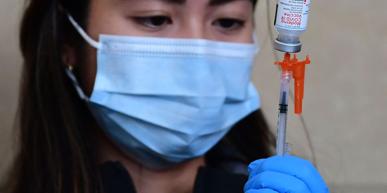 Les données montrent que seulement 4,4 millions d'Américains ont eu le nouveau rappel COVID, mais les experts s'attendent à une accélération de la demande dans les semaines à venir 2 Les données montrent que seulement 4,4 millions d'Américains ont eu le nouveau rappel COVID, mais les experts s'attendent à une accélération de la demande dans les semaines à venir - 1