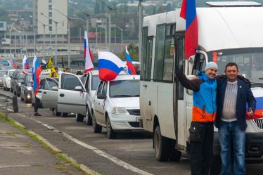 La Russie bombarde des villes ukrainiennes au milieu des votes organisés par le Kremlin - 18