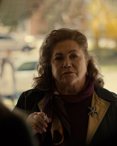 Kathleen Turner sur l'amour de Marvel et l'incrédulité face à l'abrogation de Roe v. Wade : "Nous ne sommes pas simplement des vaisseaux" 24 Kathleen Turner sur l'amour de Marvel et l'incrédulité face à l'abrogation de Roe v. Wade : "Nous ne sommes pas simplement des vaisseaux" - 23
