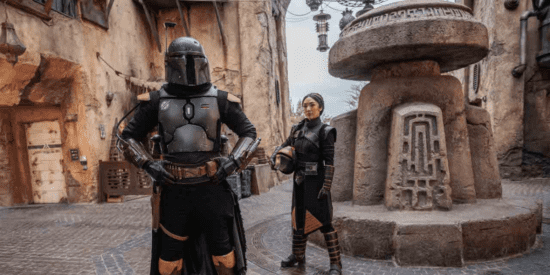 Un invité "ayant droit" attrape un personnage sans son consentement, la photo est immédiatement rejetée 15 Boba Fett et Fennec à Star Wars Galaxy's Edge