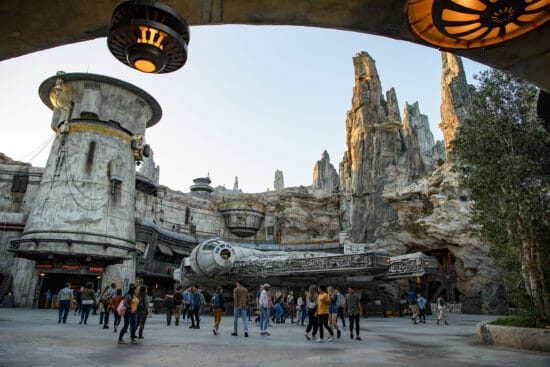 Un invité "ayant droit" attrape un personnage sans son consentement, la photo est immédiatement rejetée 17 Star Wars : Aux confins de la galaxie