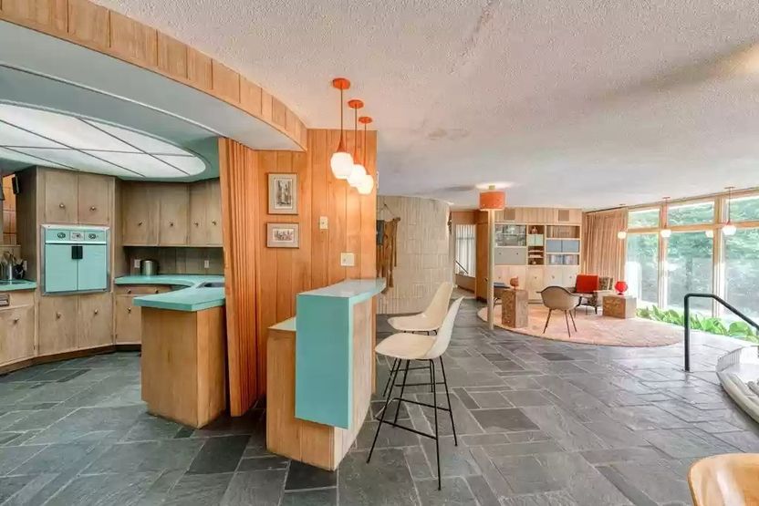 Une merveille moderne du milieu du siècle parfaitement préservée dans le Kansas s'empare de la vue et se vend rapidement 10 Une merveille moderne du milieu du siècle parfaitement préservée dans le Kansas s'empare de la vue et se vend rapidement - 9