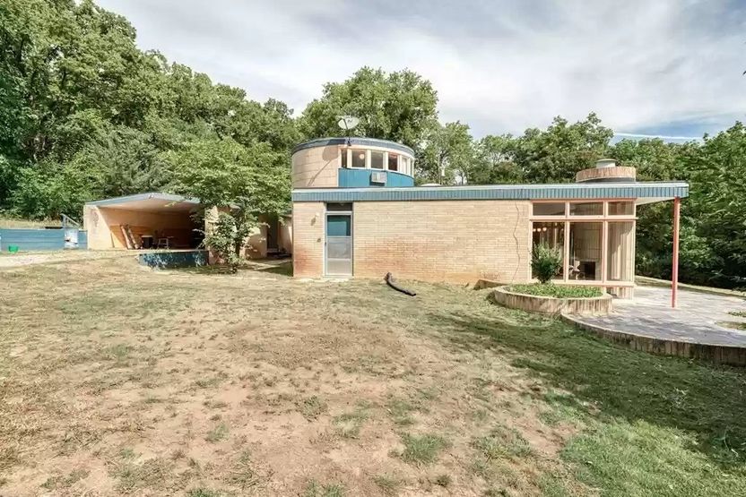 Une merveille moderne du milieu du siècle parfaitement préservée dans le Kansas s'empare de la vue et se vend rapidement 16 Une merveille moderne du milieu du siècle parfaitement préservée dans le Kansas s'empare de la vue et se vend rapidement - 15