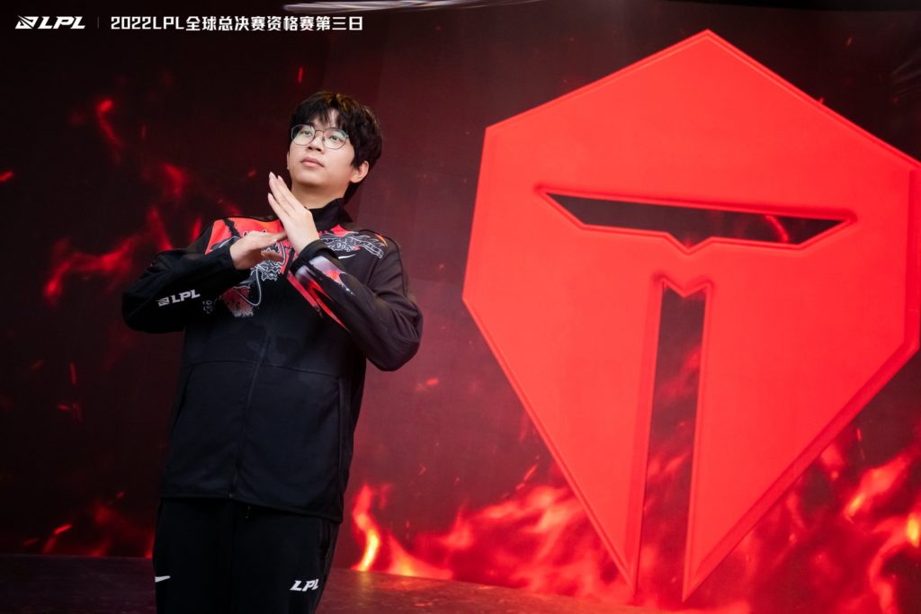 Ce n'est plus une île : Les 5 meilleurs top laners aux Mondiaux 2022 4 Ce n'est plus une île : Les 5 meilleurs top laners aux Mondiaux 2022 - 3