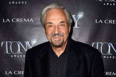 'Qu'est-ce que la retraite?' À 91 ans, l'acteur de "Barney Miller" Hal Linden ne ralentira pas - 13