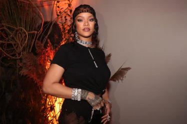 Rihanna en tête d'affiche du spectacle de mi-temps du Super Bowl LVII ; les États-Unis remportent la coupe des présidents ; Mac Jones souffre d'une blessure à la jambe - 10