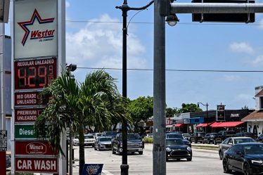 La confiance des consommateurs américains atteint son plus haut niveau depuis cinq mois grâce à la chute des prix de l'essence - 4