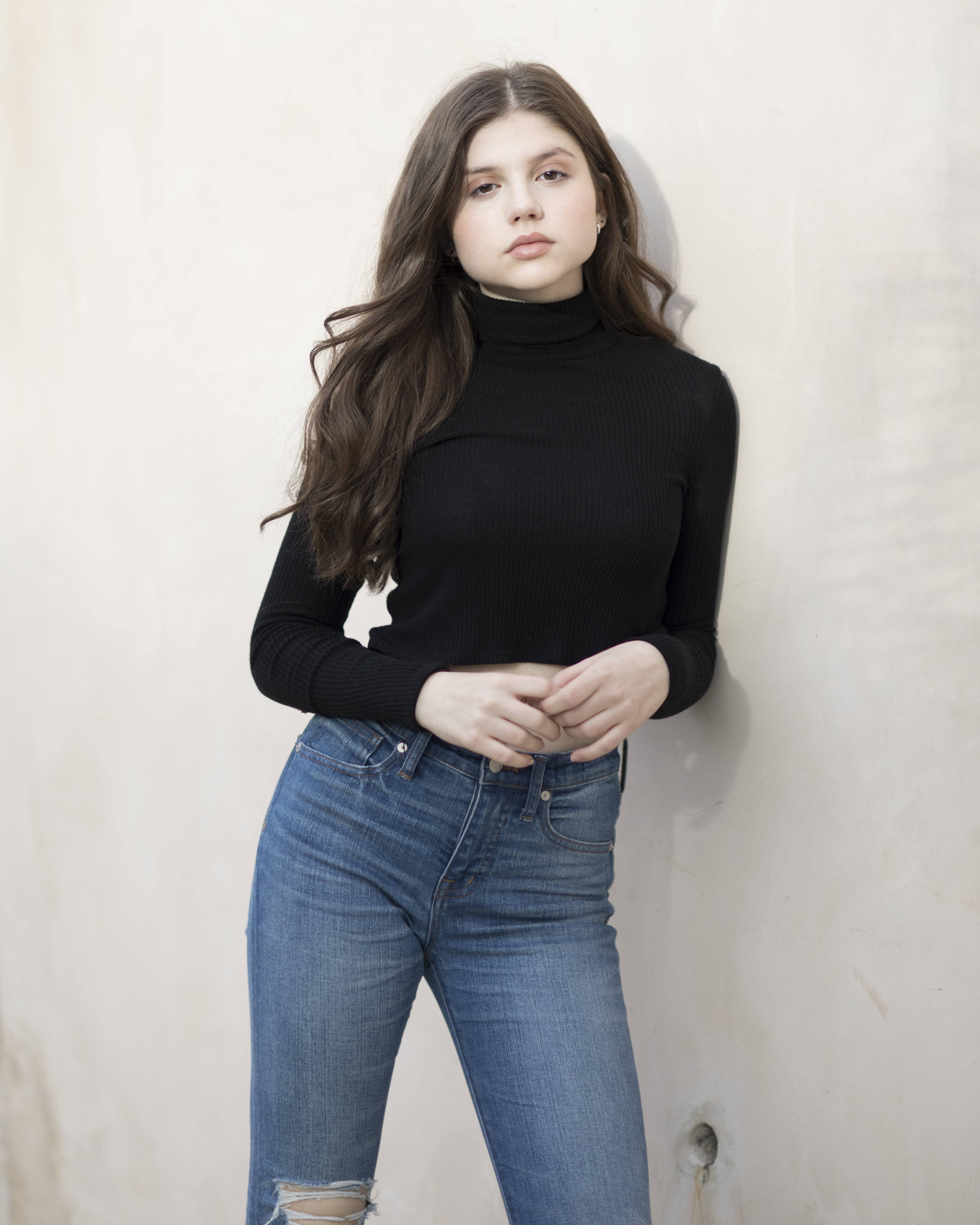 La star de Watcher, Samantha Blaire Cutler, taquine son rôle dans la série - 5