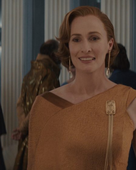 Qui recrute Mon Mothma pour rejoindre la rébellion sur ANDOR ? - 234