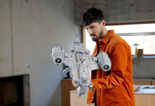 LEGO lance l'édition collector ultime de 600 $ de l'écusson du rasoir du mandalorien 10 LEGO lance l'édition collector ultime de 600 $ de l'écusson du rasoir du mandalorien - 9