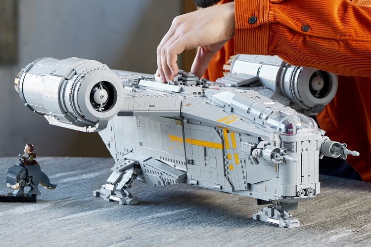 LEGO Star Wars The Mandalorian Razor Crest UCS 10 LEGO Star Wars The Mandalorian Razor Crest UCS - 9