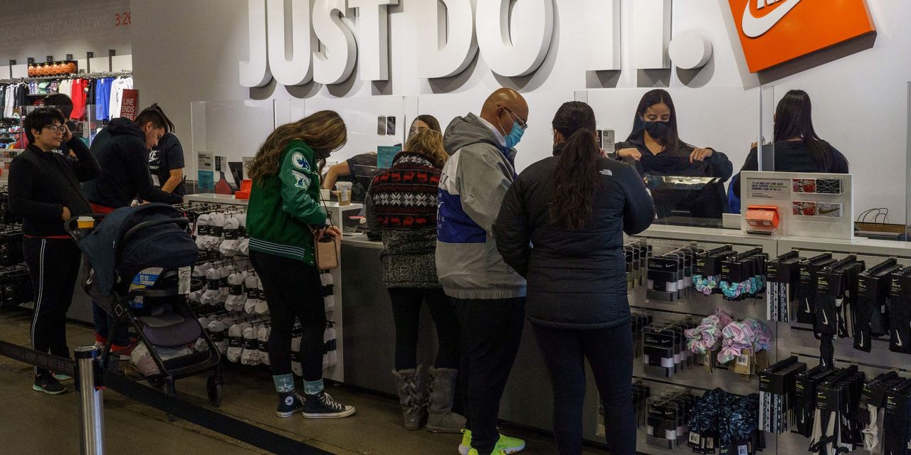 L'action Nike chute de 10% alors que les dirigeants prévoient des vêtements moins chers pendant au moins le reste de l'année 2 L'action Nike chute de 10% alors que les dirigeants prévoient des vêtements moins chers pendant au moins le reste de l'année - 1