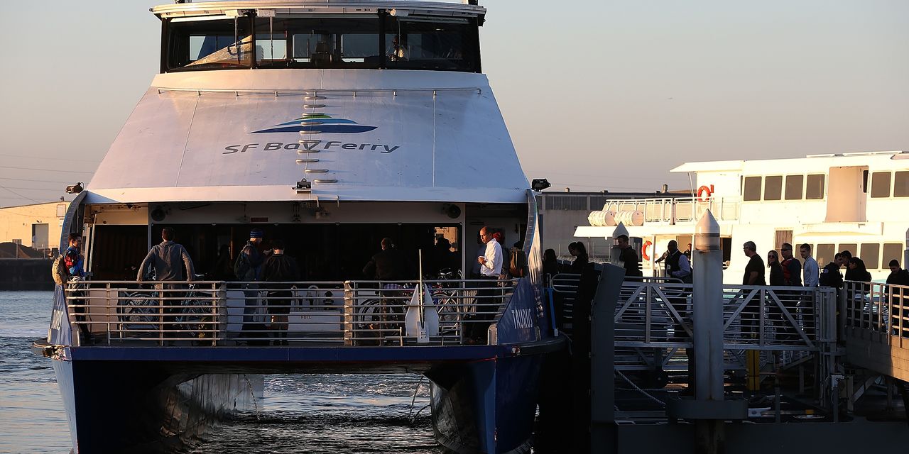 Le ferry de la baie de San Francisco se moque du Cybertruck flottant d'Elon Musk - 1