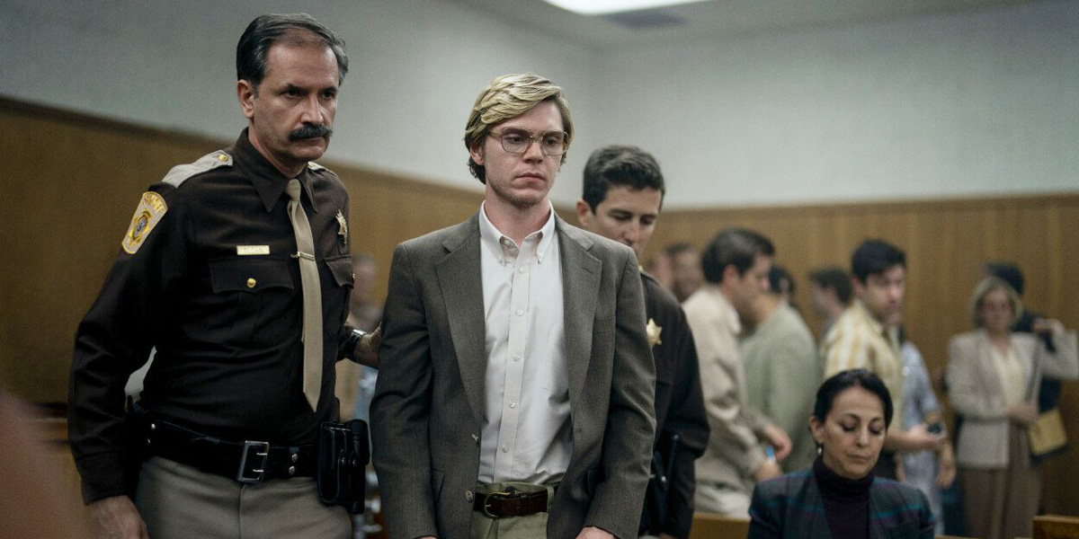 "Ils ne peuvent pas commercialiser la nouvelle série Dahmer en tant que LGBT, c'est tellement foutu" : la pression des fans oblige Netflix à abandonner le tag LGBTQ - Ont-ils franchi une ligne ? 5 Série Evan Peters Dahmer