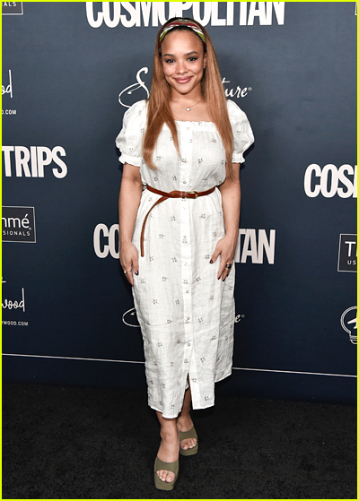 Les stars de « Pretty Little Liars : Original Sin » se réunissent lors de l'événement de lancement de CosmoTrips | Aaron Dominguez, Alycia Pascual-Pena, Austin North, Bailee Madison, Carlacia Grant, Chandler Kinney, Chibuikem Uche, Cierra Ramirez, Emma Kenney, Geffri Maya, Irene Choi, Jason Genao, Jonathan Daviss, Jonetta Kaiser, Kendrick Sampson, Landry Bender, Lewis Tan, Lexi Underwood, Madison Bailey, Madison Pettis, Malia Pyles, Marianly Tejada, Martin Bobb-Semple, Michael Provost, Netta Walker, Nico Greetham, Niles Fitch, Paris Berelc, Rhoyle Ivy King, Sierra Capri, Sisi Stringer, Tony Revolori , Zaria 25 Sisi Stringer à l'événement de lancement de CosmoTrips