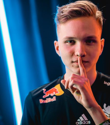 Réactions irréelles : m0NESY remporte la manche FPL CS:GO tout seul avec l'AWP 58 Réactions irréelles : m0NESY remporte la manche FPL CS:GO tout seul avec l'AWP - 57