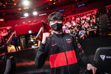 Faker utilise sa magie pour voler Baron sous le nez de l'équipe ennemie dans la file d'attente des champions de League - 10