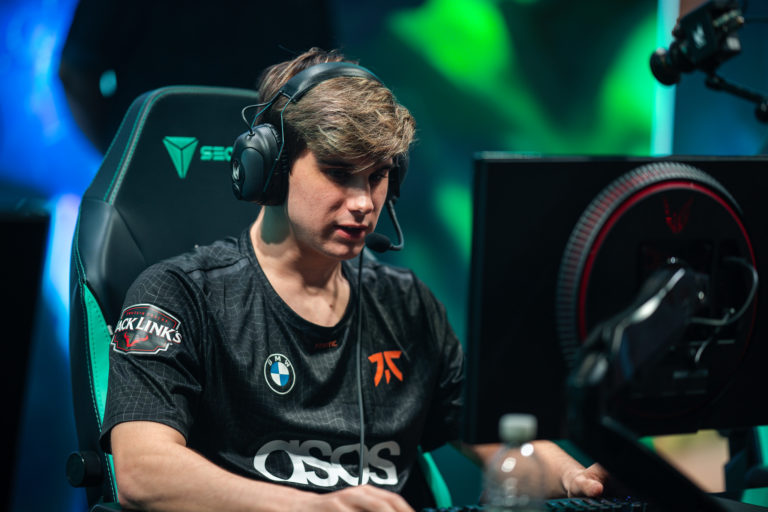 Razork mène Fnatic à une impressionnante victoire 3-1 contre les MAD Lions en séries éliminatoires du LEC 2 Razork mène Fnatic à une impressionnante victoire 3-1 contre les MAD Lions en séries éliminatoires du LEC - 1
