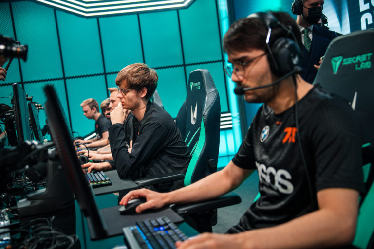 Upset et Hylissang sont autorisés à participer à la phase de qualification du Mondial 2022, mais un seul d'entre eux jouera demain - 1