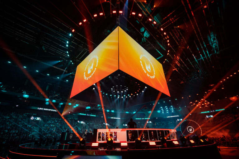 Rogue gagne une chance de gloire avec une série dominante contre Fnatic, rencontrera G2 lors des finales d'été du LEC 2022 2 Rogue gagne une chance de gloire avec une série dominante contre Fnatic, rencontrera G2 lors des finales d'été du LEC 2022 - 1