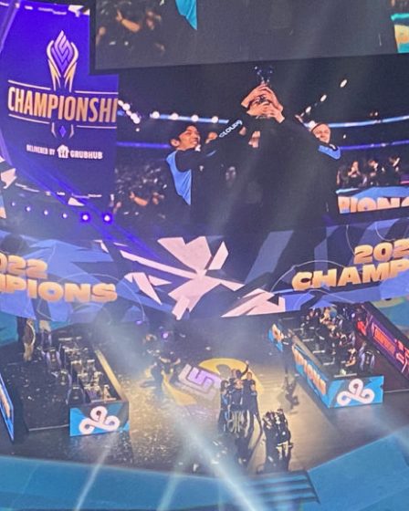Cloud9 a couronné les champions LCS après avoir battu 100 voleurs en seulement 3-0 lors du championnat LCS 2022 72 Cloud9 a couronné les champions LCS après avoir battu 100 voleurs en seulement 3-0 lors du championnat LCS 2022 - 71