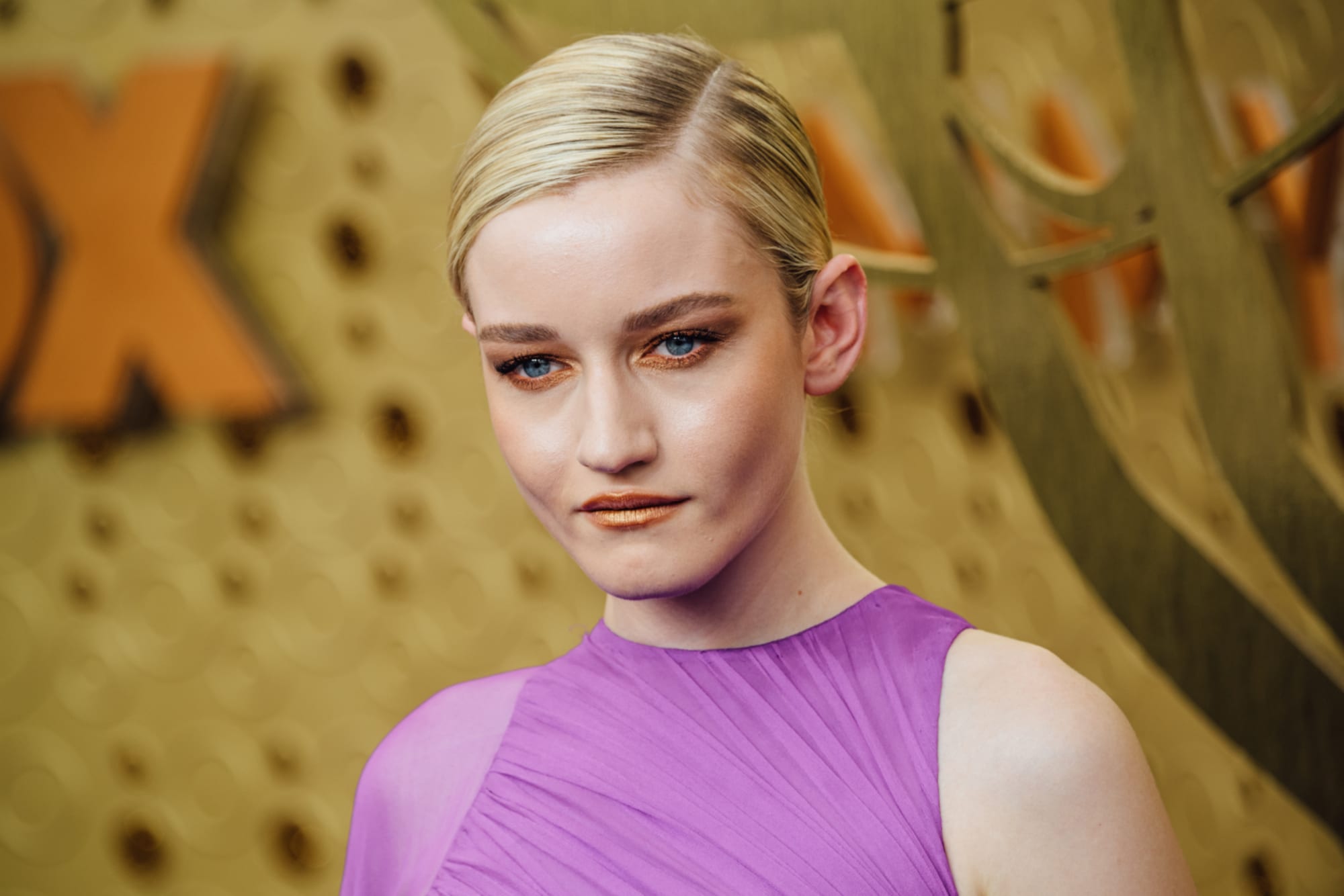 Combien d'Emmys Julia Garner a-t-elle au total ? 2 Combien d'Emmys Julia Garner a-t-elle au total ? - 1