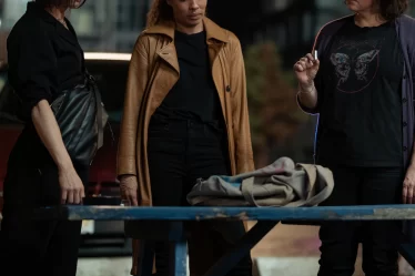 Comment savons-nous que la saison 2 de Yellowjackets a commencé la production - 6