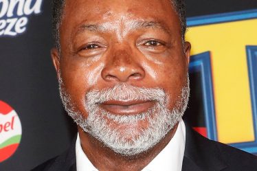 Commentaire profond de Carl Weathers sur le dialogue minimal du mandalorien - 5
