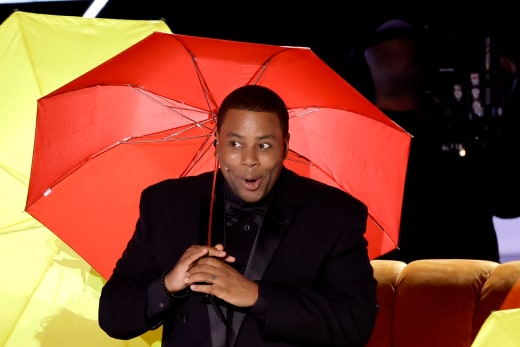 Cotes d'écoute : les Emmy Awards au plus bas de tous les temps 3 Kenan Thompson parle sur scène lors des 74e Primetime Emmys