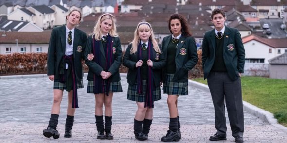 Derry Girls : Saison 3 ; Netflix fixe la date de la première des derniers épisodes de la série britannique Teen Comedy - annulée + émissions de télévision renouvelées 2 Derry Girls : Saison 3 ; Netflix fixe la date de la première des derniers épisodes de la série britannique Teen Comedy - annulée + émissions de télévision renouvelées - 1