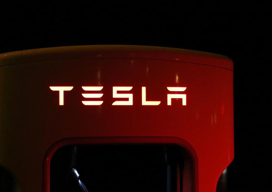Elon Musk promet une voiture entièrement autonome d'ici la fin de l'année › Geeky News 2 Elon Musk promet une voiture entièrement autonome d'ici la fin de l'année › Geeky News - 1