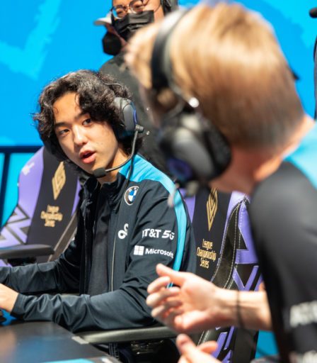 Il n'y a qu'une seule équipe Zven, Berserker voit C9 face à la finale du championnat LCS parce que l'autre challenger est "vraiment noob" 134 Il n'y a qu'une seule équipe Zven, Berserker voit C9 face à la finale du championnat LCS parce que l'autre challenger est "vraiment noob" - 133