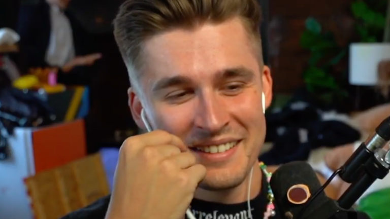 Ludwig a perdu ses mots après que le tireur d'élite "fou" de la Ligue ait écouté aveuglément une demande ridicule 2 Ludwig a perdu ses mots après que le tireur d'élite "fou" de la Ligue ait écouté aveuglément une demande ridicule - 1