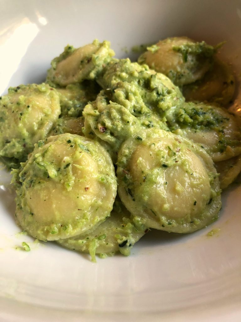 Foodstuff : Une recette de pesto pour ceux qui détestent le gaspillage alimentaire 2 Foodstuff : Une recette de pesto pour ceux qui détestent le gaspillage alimentaire - 1