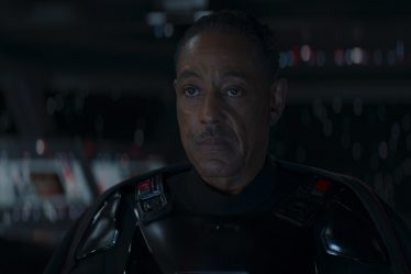 Giancarlo Esposito (Moff Gideon) hype la saison 3 de The Mandalorian - 10