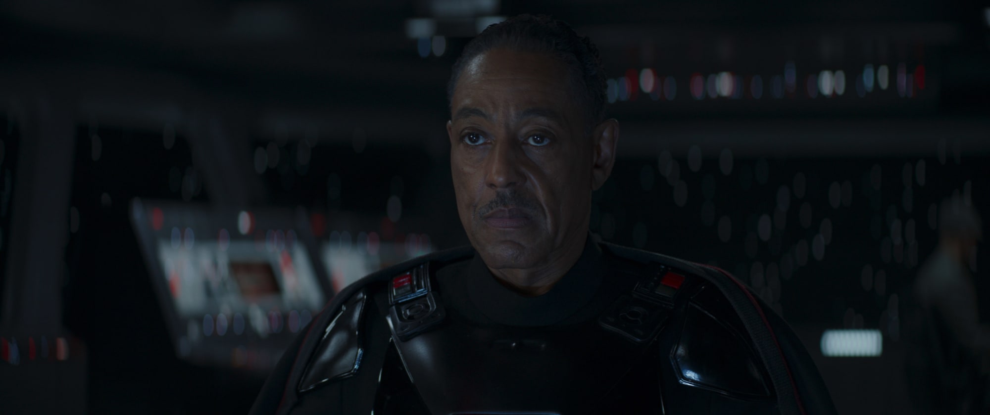 Giancarlo Esposito (Moff Gideon) hype la saison 3 de The Mandalorian 2 Giancarlo Esposito (Moff Gideon) hype la saison 3 de The Mandalorian - 1