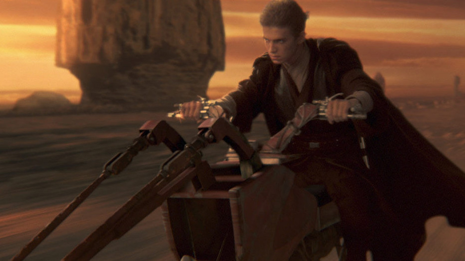 Hayden Christensen a canalisé Anakin de Jake Lloyd pour Star Wars : L'attaque des clones 2 Hayden Christensen a canalisé Anakin de Jake Lloyd pour Star Wars : L'attaque des clones - 1