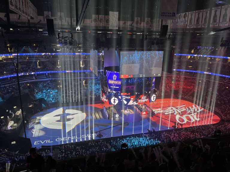 100 voleurs survivent à Evil Geniuses pour organiser un match de rancune du championnat LCS avec Cloud9 2 100 voleurs survivent à Evil Geniuses pour organiser un match de rancune du championnat LCS avec Cloud9 - 1