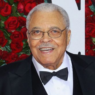 James Earl Jones pourrait raccrocher son casque de Dark Vador - 3