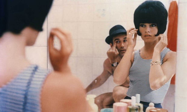 Jean-Luc Godard, géant de la nouvelle vague française, décède à 91 ans 2 Brigitte Bardot et Michel Piccoli dans Mépris.