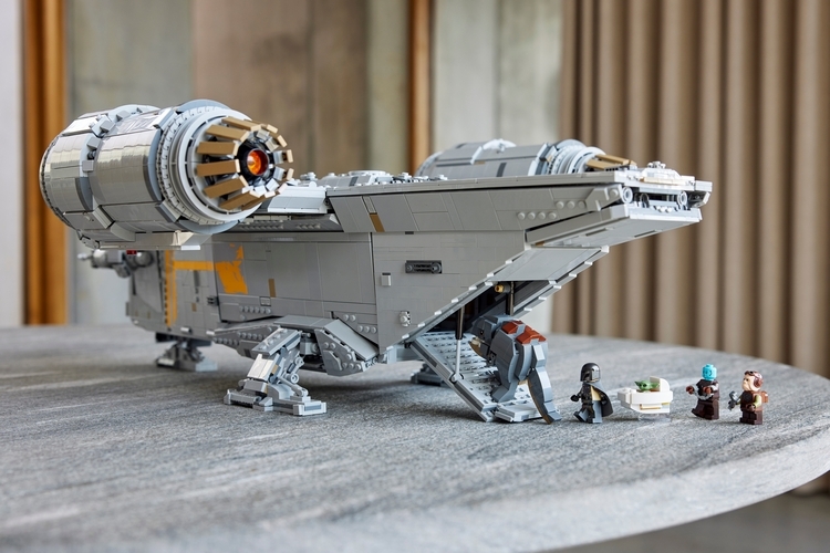 LEGO Star Wars The Mandalorian Razor Crest UCS 2 LEGO Star Wars The Mandalorian Razor Crest UCS - 1