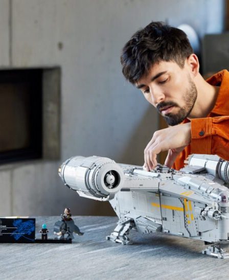 LEGO lance l'édition collector ultime de 600 $ de l'écusson du rasoir du mandalorien - 86