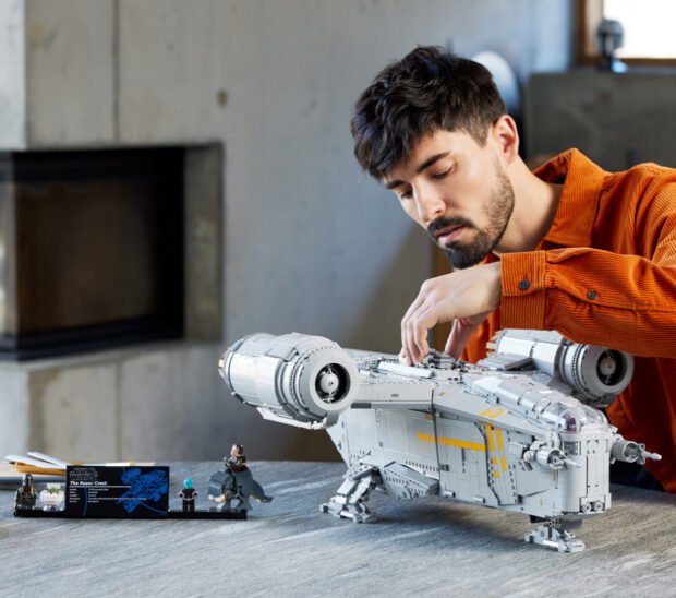 LEGO lance l'édition collector ultime de 600 $ de l'écusson du rasoir du mandalorien 2 LEGO lance l'édition collector ultime de 600 $ de l'écusson du rasoir du mandalorien - 1
