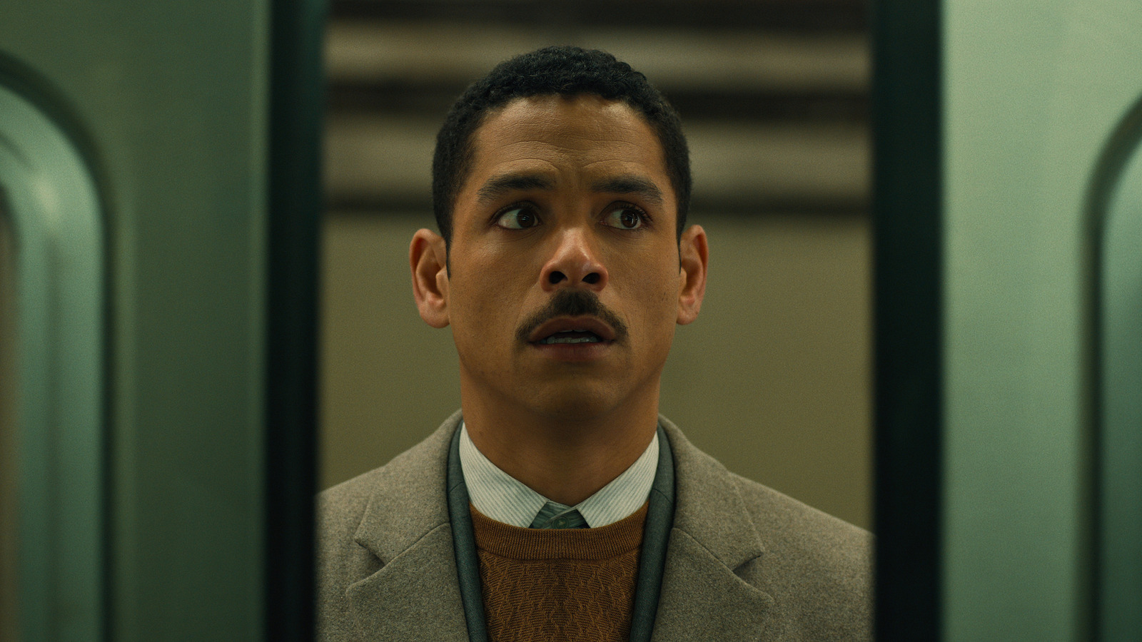 L'acolyte devient une réunion de poupées russes alors que Charlie Barnett rejoint le casting 2 L'acolyte devient une réunion de poupées russes alors que Charlie Barnett rejoint le casting - 1
