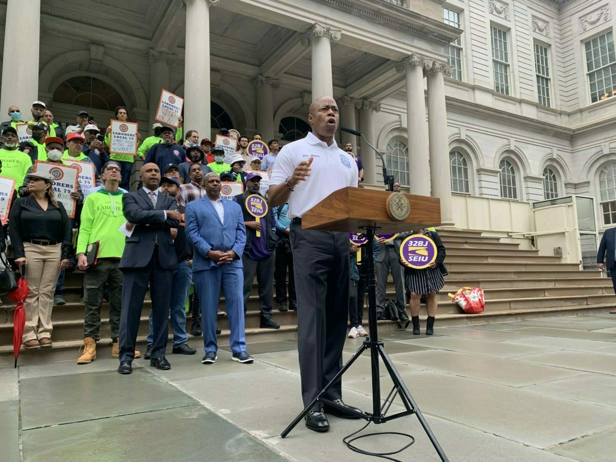 Le maire Adams se mobilise pour soutenir le plan de rezonage du Bronx avant l'audience du conseil après s'être retiré d'un rassemblement similaire la semaine dernière 2 Le maire Adams se mobilise pour soutenir le plan de rezonage du Bronx avant l'audience du conseil après s'être retiré d'un rassemblement similaire la semaine dernière - 1