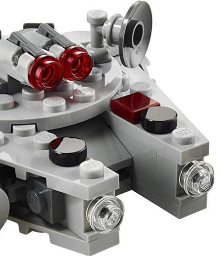 Le microfighter LEGO Star Wars Millennium Falcon est à seulement 6,39 $ en vente 2 Le microfighter LEGO Star Wars Millennium Falcon est à seulement 6,39 $ en vente - 1