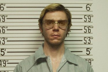 Netflix laisse tomber l'étiquette LGBTQ sur l'émission de Jeffrey Dahmer au milieu d'un contrecoup - 7