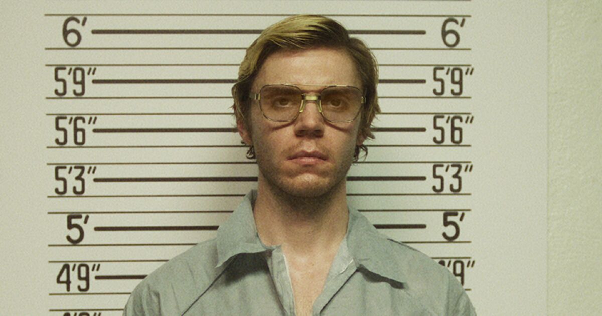 Netflix laisse tomber l'étiquette LGBTQ sur l'émission de Jeffrey Dahmer au milieu d'un contrecoup 2 Netflix laisse tomber l'étiquette LGBTQ sur l'émission de Jeffrey Dahmer au milieu d'un contrecoup - 1
