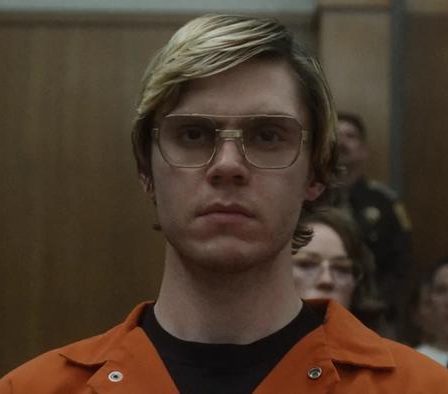 Netflix supprime l'étiquette LGBTQ de la série controversée Dahmer au milieu d'un contrecoup 35 Netflix supprime l'étiquette LGBTQ de la série controversée Dahmer au milieu d'un contrecoup - 34